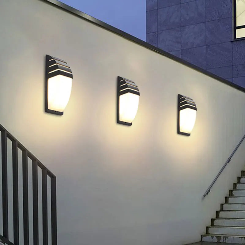 Outdoor waterproof wall lamp