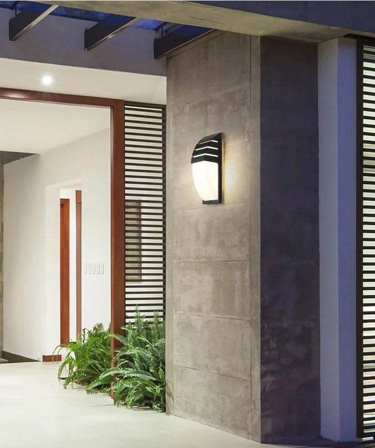 Outdoor waterproof wall lamp